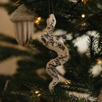 Елочная игрушка "Символ года 2025 Змея" с патиной купить в интернет-магазине Антикварня