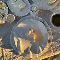 Тарелка большая "Белый Жемчуг Волна" купить в интернет-магазине Антикварня