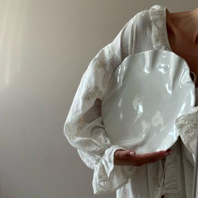 Тарелка большая "Белый Жемчуг Волна" ручной работы, купить в интернет-магазине антикварня