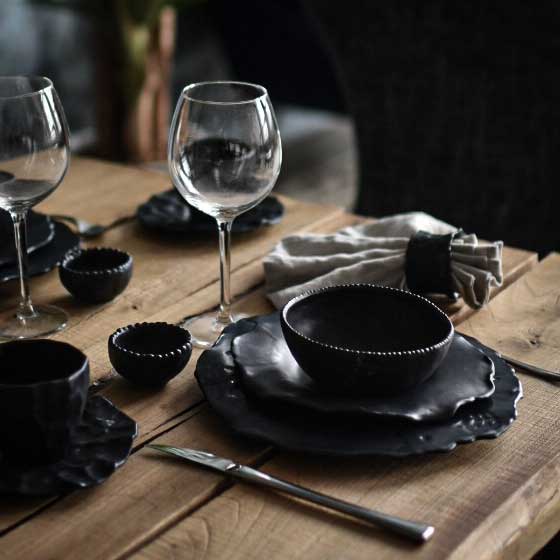 Посуда похожая на черный жемчуг